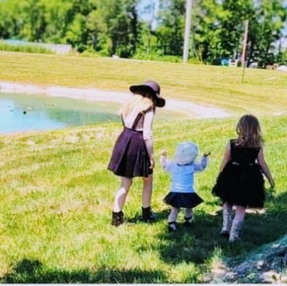 Meet your Posher, Tricia - Picture 2 of 2